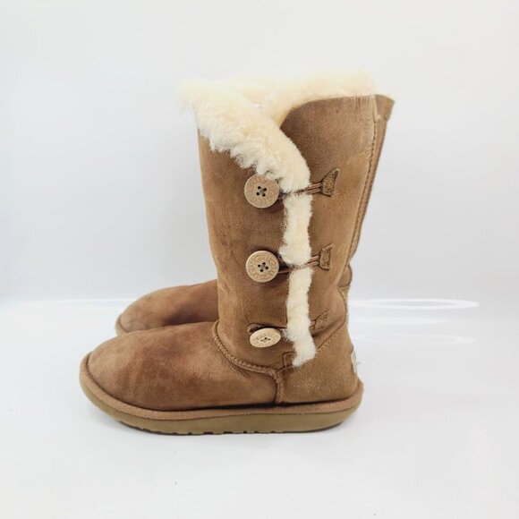 UGG Girl's Tan Bailey Button Triplet 1962 Sheepskin Fur Mid-Calf Snow Boot Sz 4 - Picture 2 of 7